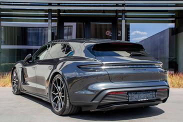 Porsche Taycan 4S — photo 12