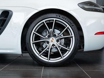 Porsche 718 Cayman — photo 15