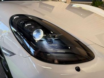 Porsche 718 Cayman GT4 — photo 8