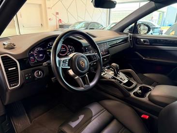 Porsche Cayenne III — photo 10