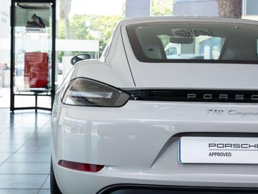 Porsche 718 Cayman — photo 16