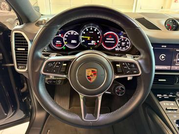 Porsche Cayenne III — photo 11