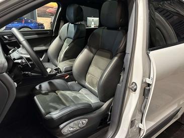 Porsche Macan Electrique GTS — photo 11