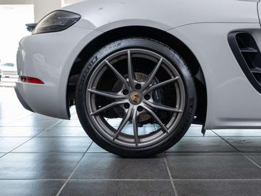 Porsche 718 Cayman — photo 19