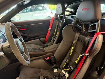 Porsche 718 Cayman GT4 — photo 12