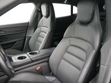 Porsche Taycan — photo 12