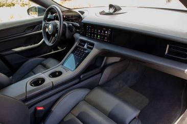 Porsche Taycan 4S — photo 16