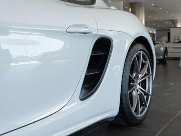 Porsche 718 Cayman — photo 26