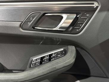 Porsche Macan Electrique GTS — photo 15