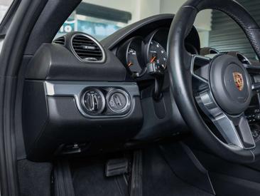 Porsche 718 Cayman — photo 28