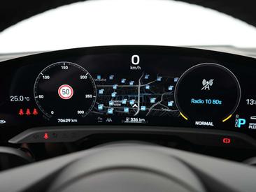 Porsche Taycan — photo 16