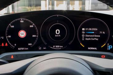 Porsche Taycan 4S — photo 19