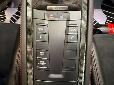 Porsche 718 Cayman GT4 — photo 18