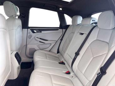 Porsche Macan Electrique Base — photo 16