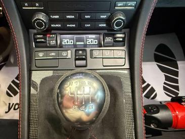 Porsche 718 Cayman GT4 — photo 19