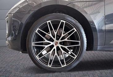 Porsche Macan Electrique Base — photo 17