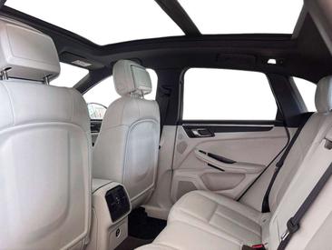 Porsche Macan Electrique Base — photo 18