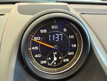 Porsche 718 Cayman GT4 — photo 21