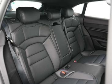 Porsche Taycan — photo 25