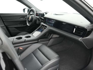 Porsche Taycan — photo 26