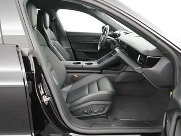 Porsche Taycan — photo 27
