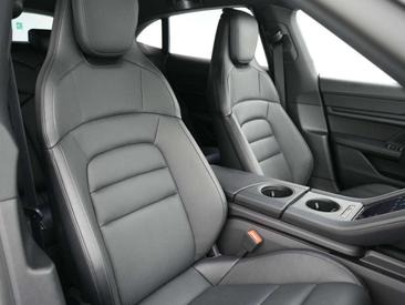 Porsche Taycan — photo 28