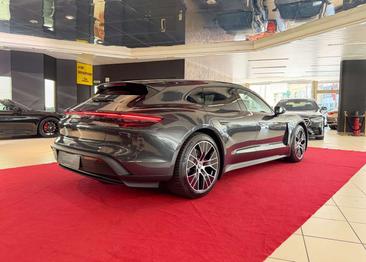 Porsche Taycan — photo 7