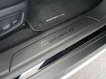 Porsche Taycan — photo 30