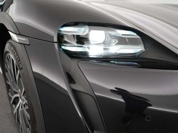 Porsche Taycan — photo 31