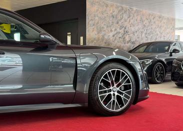Porsche Taycan — photo 9