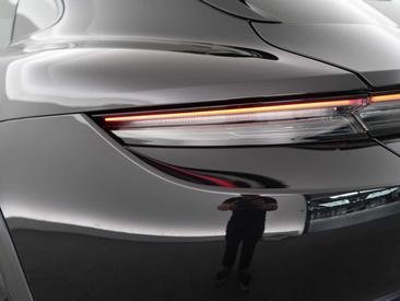 Porsche Taycan — photo 32