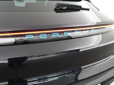 Porsche Taycan — photo 33