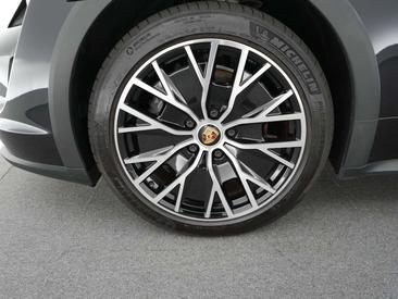 Porsche Taycan — photo 34