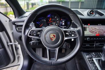 Porsche Macan Electrique Base — photo 8