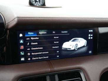 Porsche Taycan 4S — photo 20