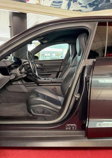 Porsche Taycan — photo 14