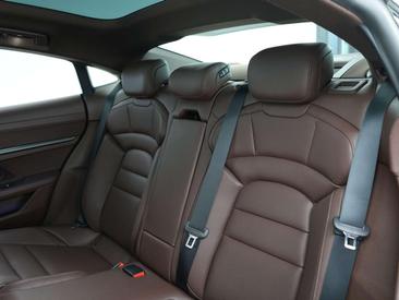 Porsche Taycan 4S — photo 22