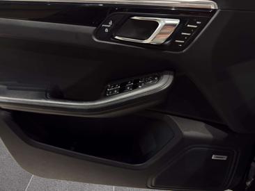 Porsche Macan Electrique S — photo 9