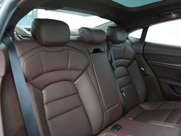 Porsche Taycan 4S — photo 24