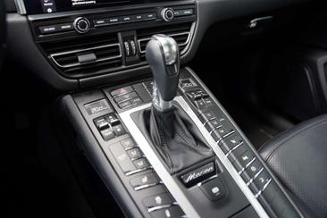 Porsche Macan Electrique Base — photo 14