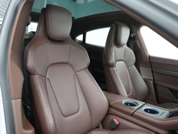 Porsche Taycan 4S — photo 26