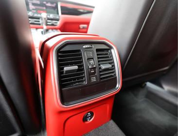 Porsche Macan Electrique S — photo 26