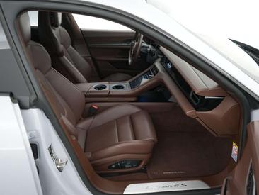 Porsche Taycan 4S — photo 27
