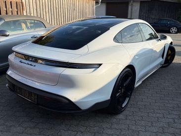 Porsche Taycan Turbo S — photo 6