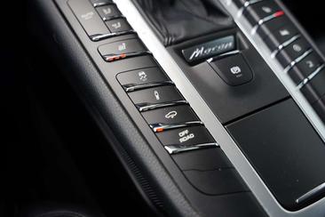 Porsche Macan Electrique Base — photo 17