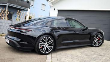 Porsche Taycan 4S — photo 15