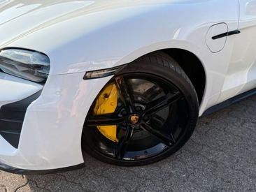Porsche Taycan Turbo S — photo 9