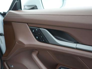 Porsche Taycan 4S — photo 30