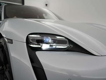 Porsche Taycan 4S — photo 31