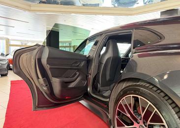 Porsche Taycan — photo 27